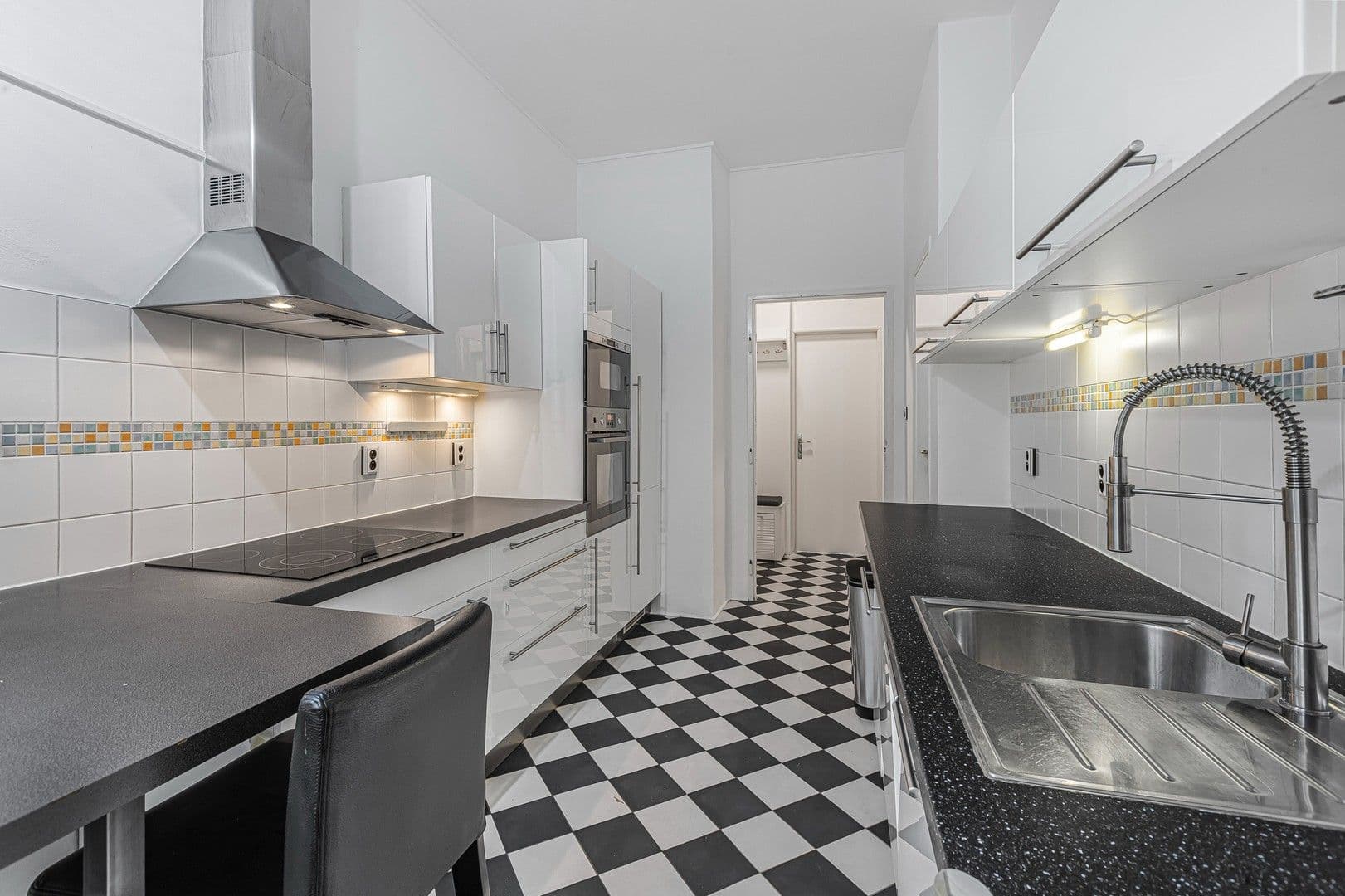 Prenájom bytu 4-izbový 105 m², Antonínská, Praha, Praha Prenájom bytu 4-izbový 105 m², Antonínská, Praha, Praha