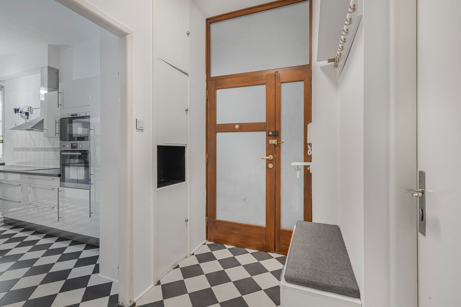 Prenájom bytu 4-izbový 105 m², Antonínská, Praha, Praha Prenájom bytu 4-izbový 105 m², Antonínská, Praha, Praha