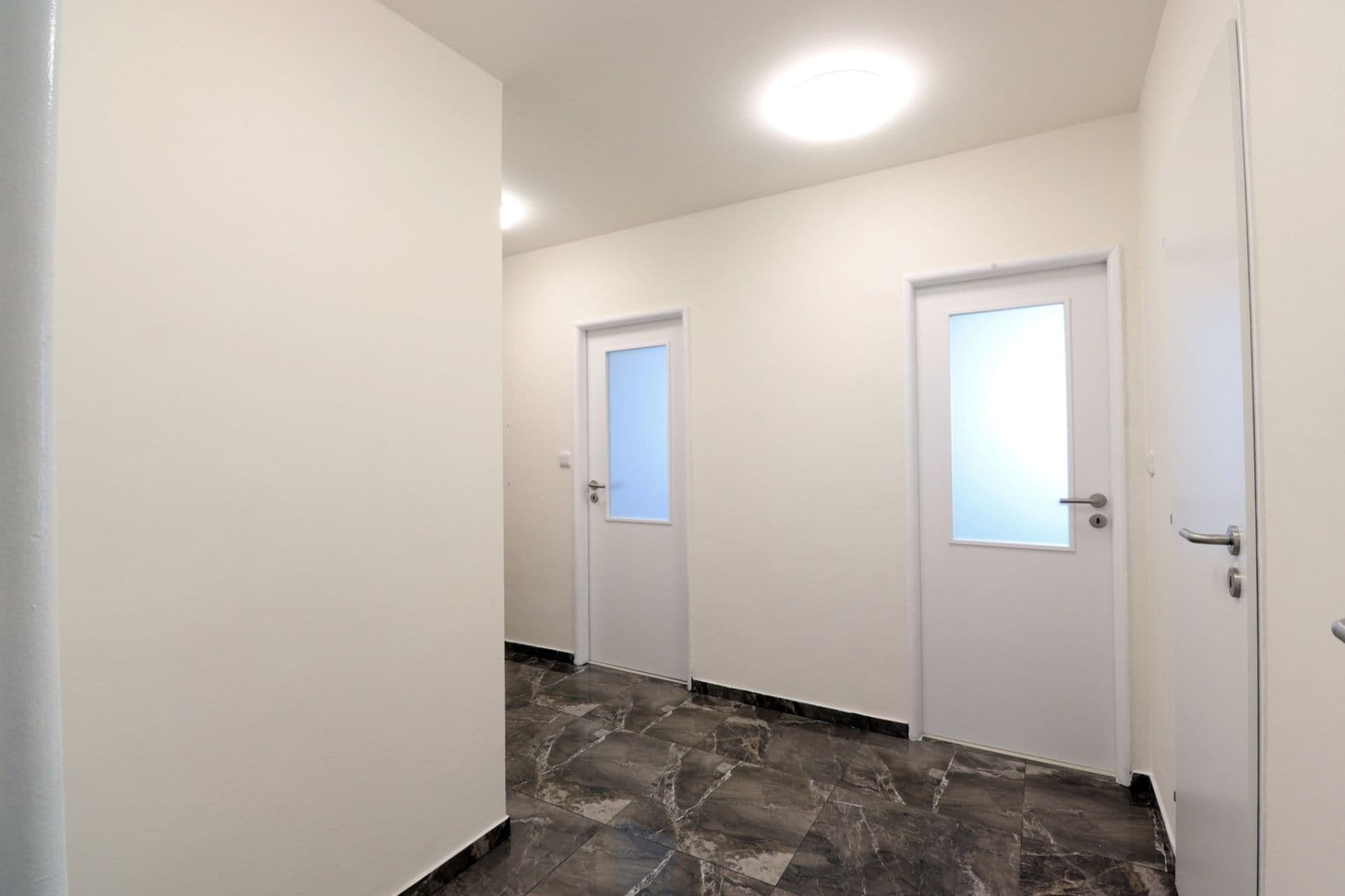 Prenájom bytu 3-izbový 74 m², Chalupkova, Praha, Praha Prenájom bytu 3-izbový 74 m², Chalupkova, Praha, Praha