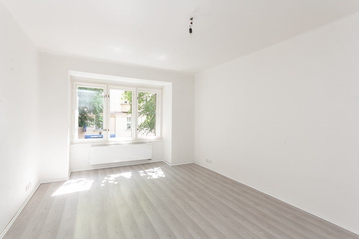 Prenájom bytu 2-izbový 80 m², V. P. Čkalova, Praha, Praha Prenájom bytu 2-izbový 80 m², V. P. Čkalova, Praha, Praha