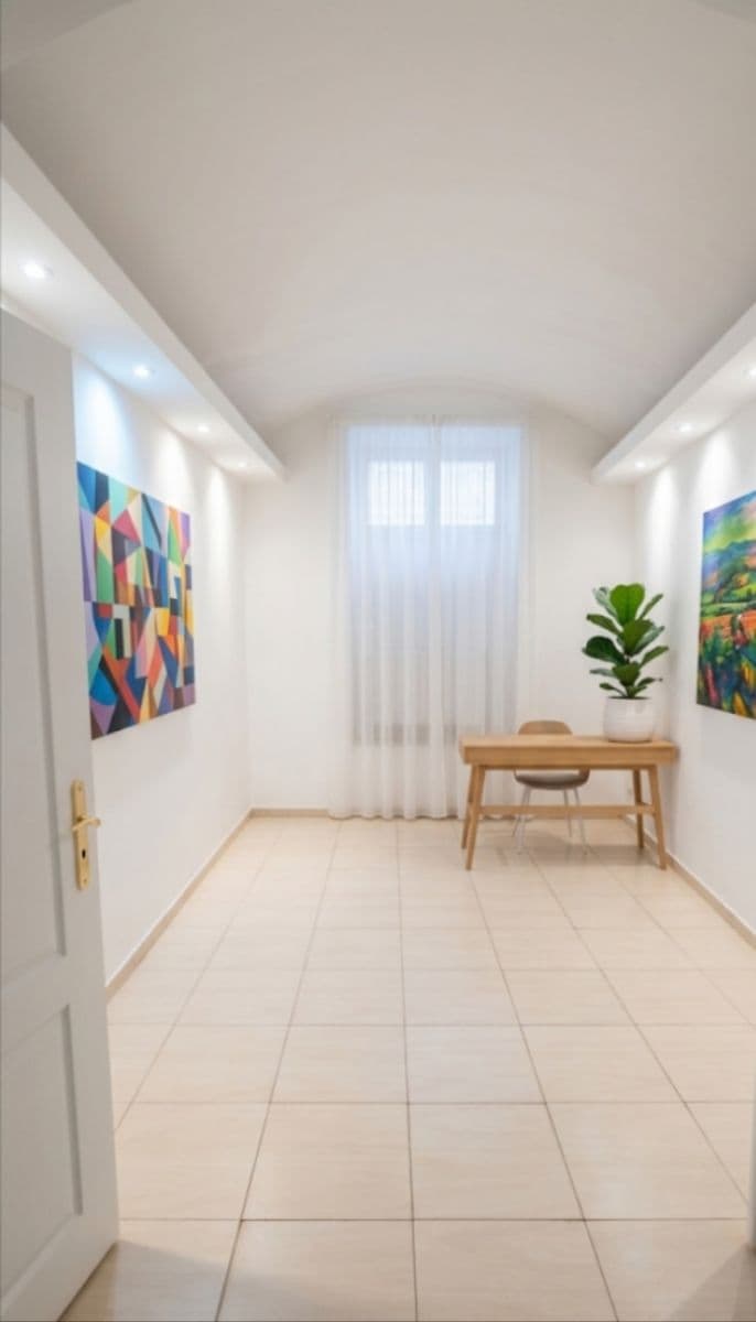 Prenájom bytu 2-izbový 55 m², Žitomírská, Praha, Praha Prenájom bytu 2-izbový 55 m², Žitomírská, Praha, Praha