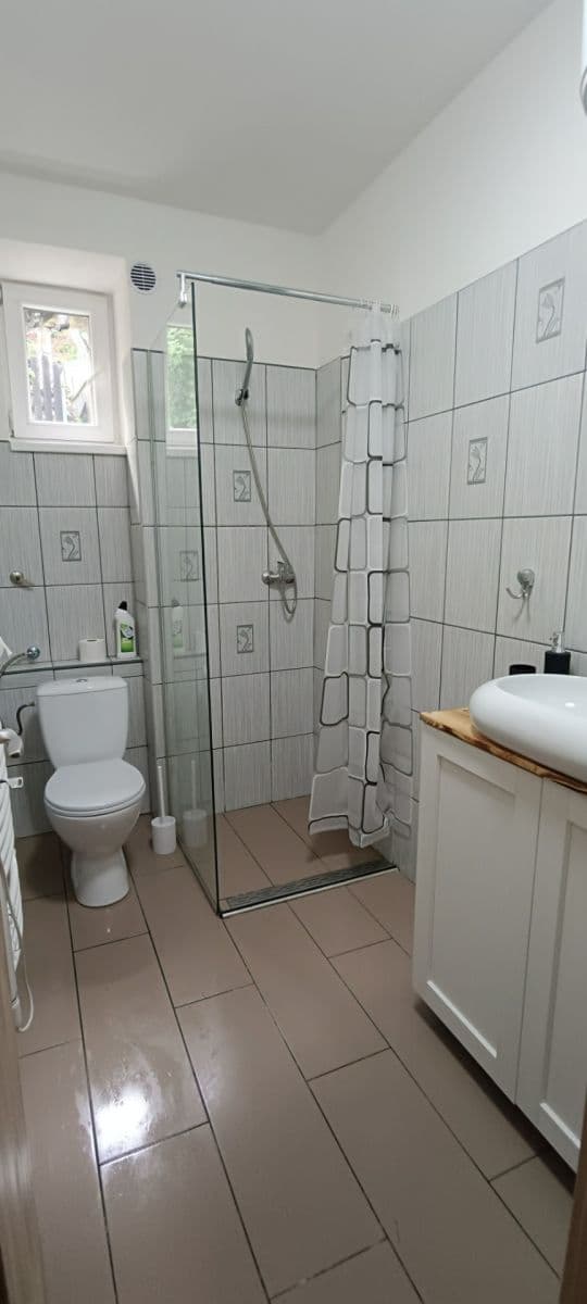 Prenájom bytu 2-izbový 37 m², K Lanovce, Jáchymov, Karlovarský kraj Prenájom bytu 2-izbový 37 m², K Lanovce, Jáchymov, Karlovarský kraj