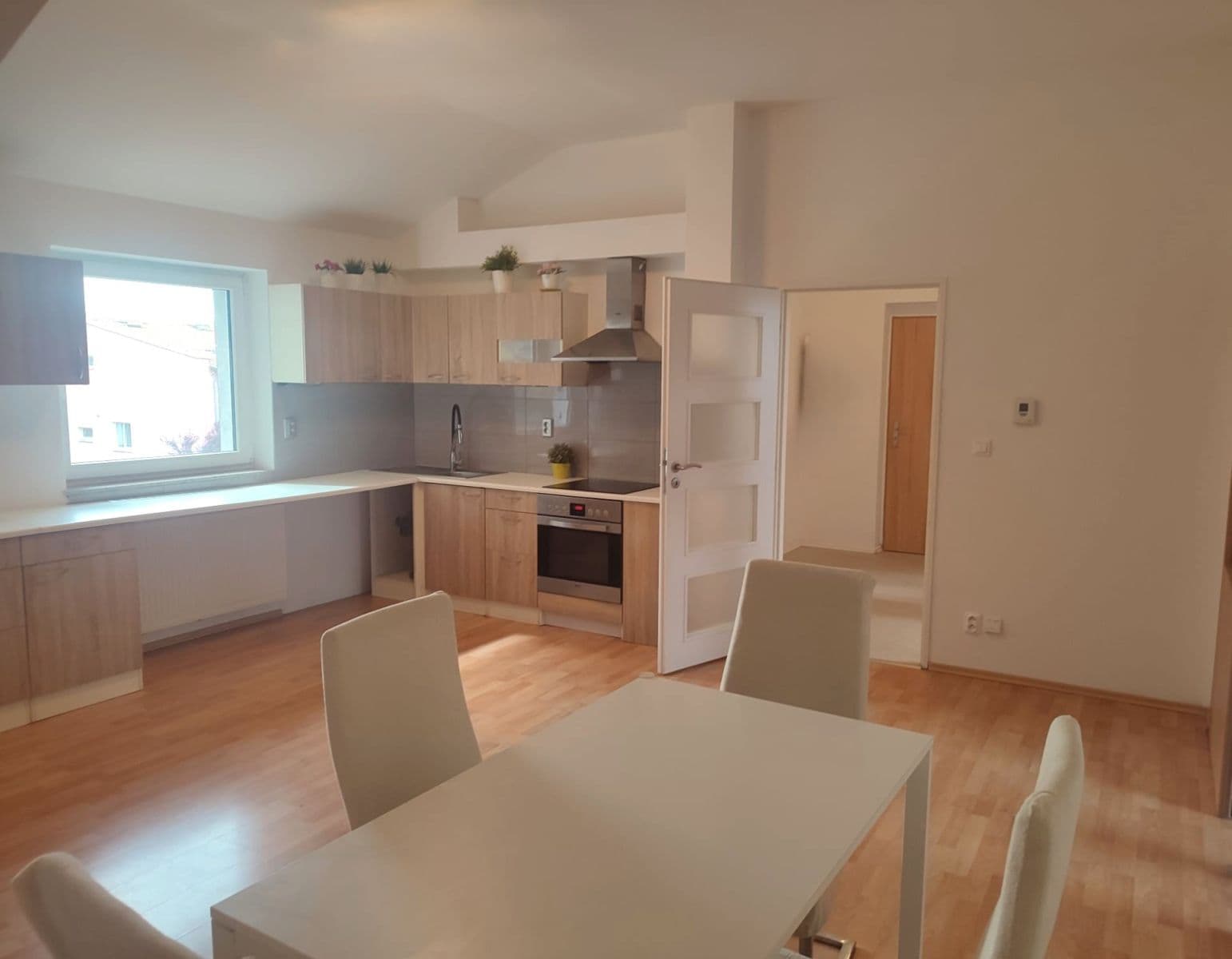 Predaj bytu 3-izbový 62 m², Břežany II, Středočeský kraj Predaj bytu 3-izbový 62 m², Břežany II, Středočeský kraj