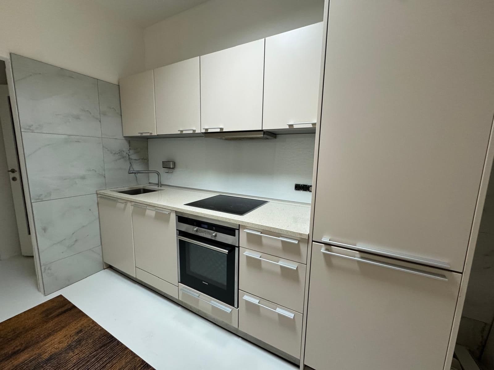 Prenájom bytu 3-izbový 15 m², Krakovská, Praha, Praha Prenájom bytu 3-izbový 15 m², Krakovská, Praha, Praha