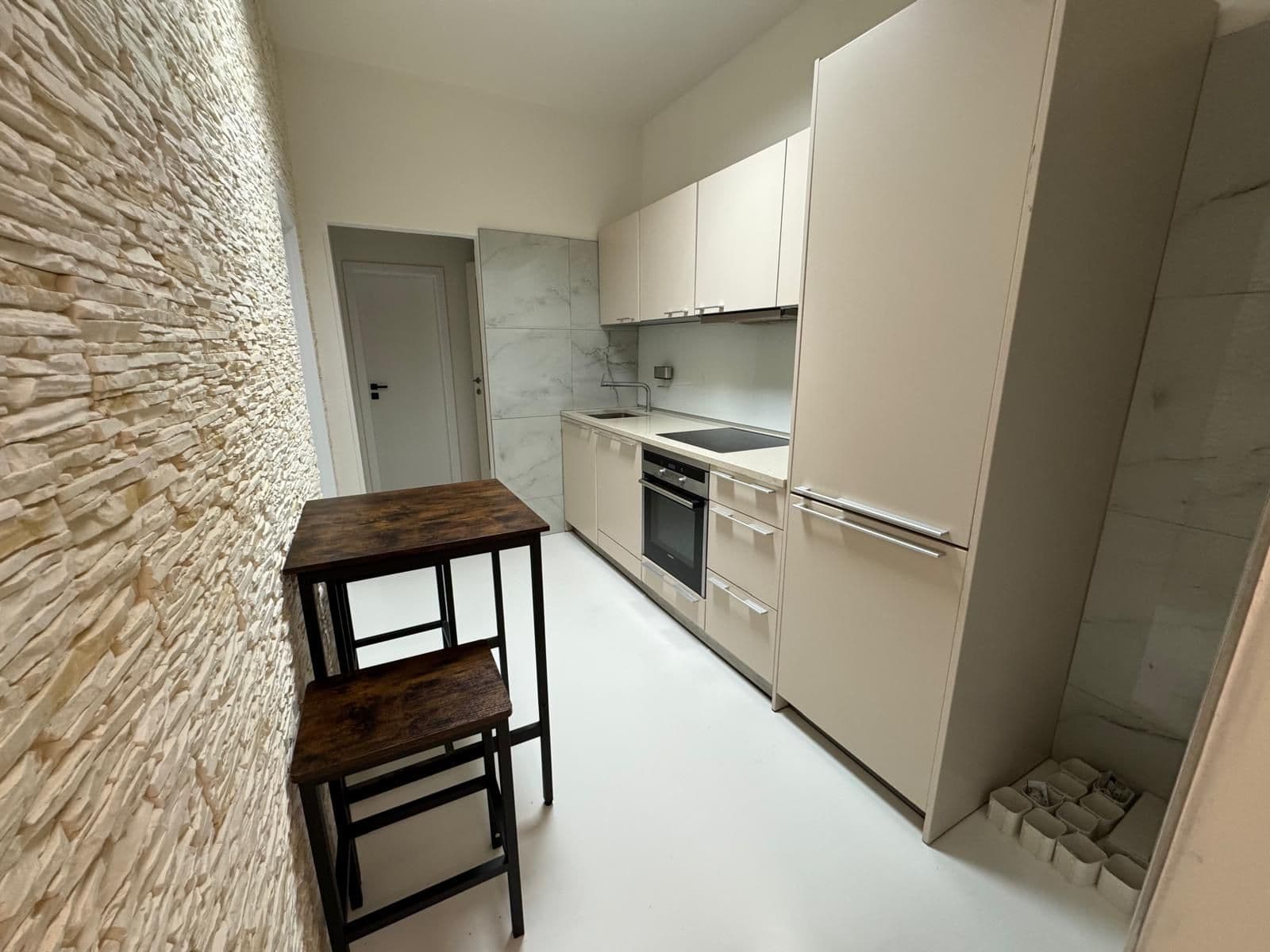 Prenájom bytu 3-izbový 15 m², Krakovská, Praha, Praha Prenájom bytu 3-izbový 15 m², Krakovská, Praha, Praha
