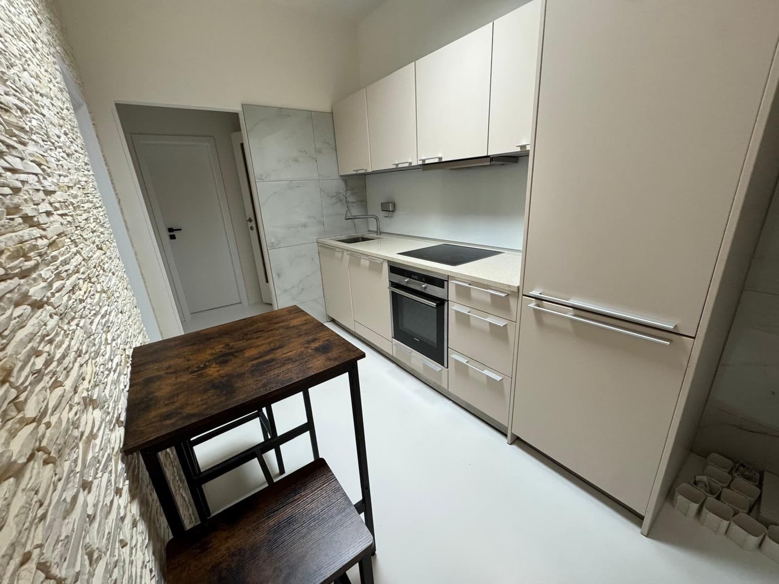 Prenájom bytu 3-izbový 15 m², Krakovská, Praha, Praha Prenájom bytu 3-izbový 15 m², Krakovská, Praha, Praha