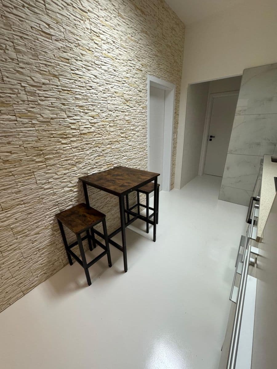 Prenájom bytu 3-izbový 15 m², Krakovská, Praha, Praha Prenájom bytu 3-izbový 15 m², Krakovská, Praha, Praha