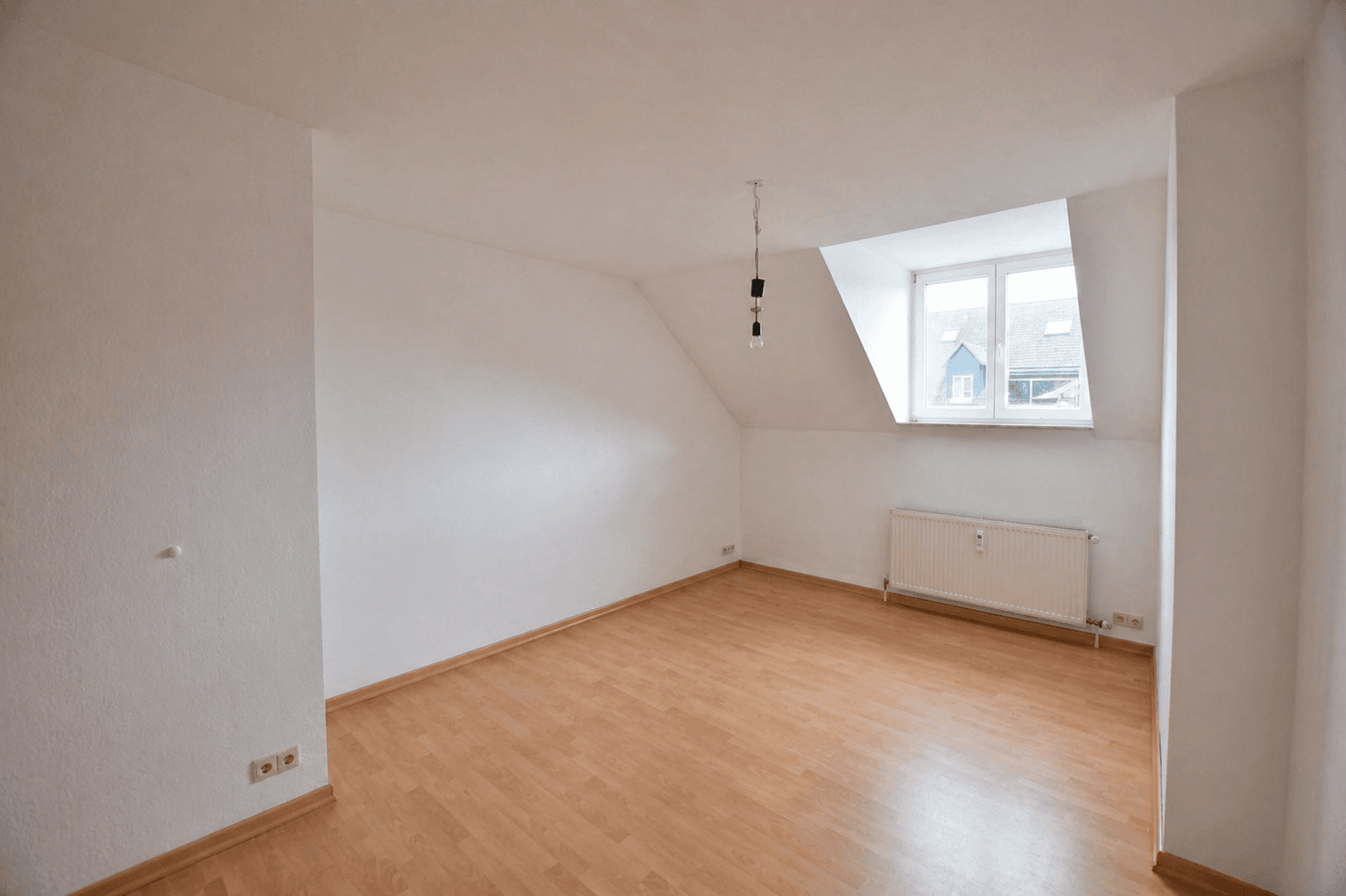 Prenájom bytu 6-izbový 147 m², Franz-Mehring-Str. 9, Chemnitz, Sasko Prenájom bytu 6-izbový 147 m², Franz-Mehring-Str. 9, Chemnitz, Sasko