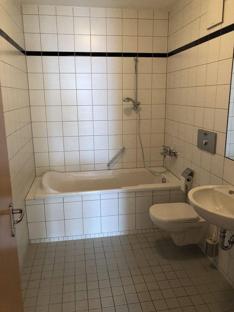 Predaj bytu 3-izbový 92 m², Berlin, Berlín Predaj bytu 3-izbový 92 m², Berlin, Berlín
