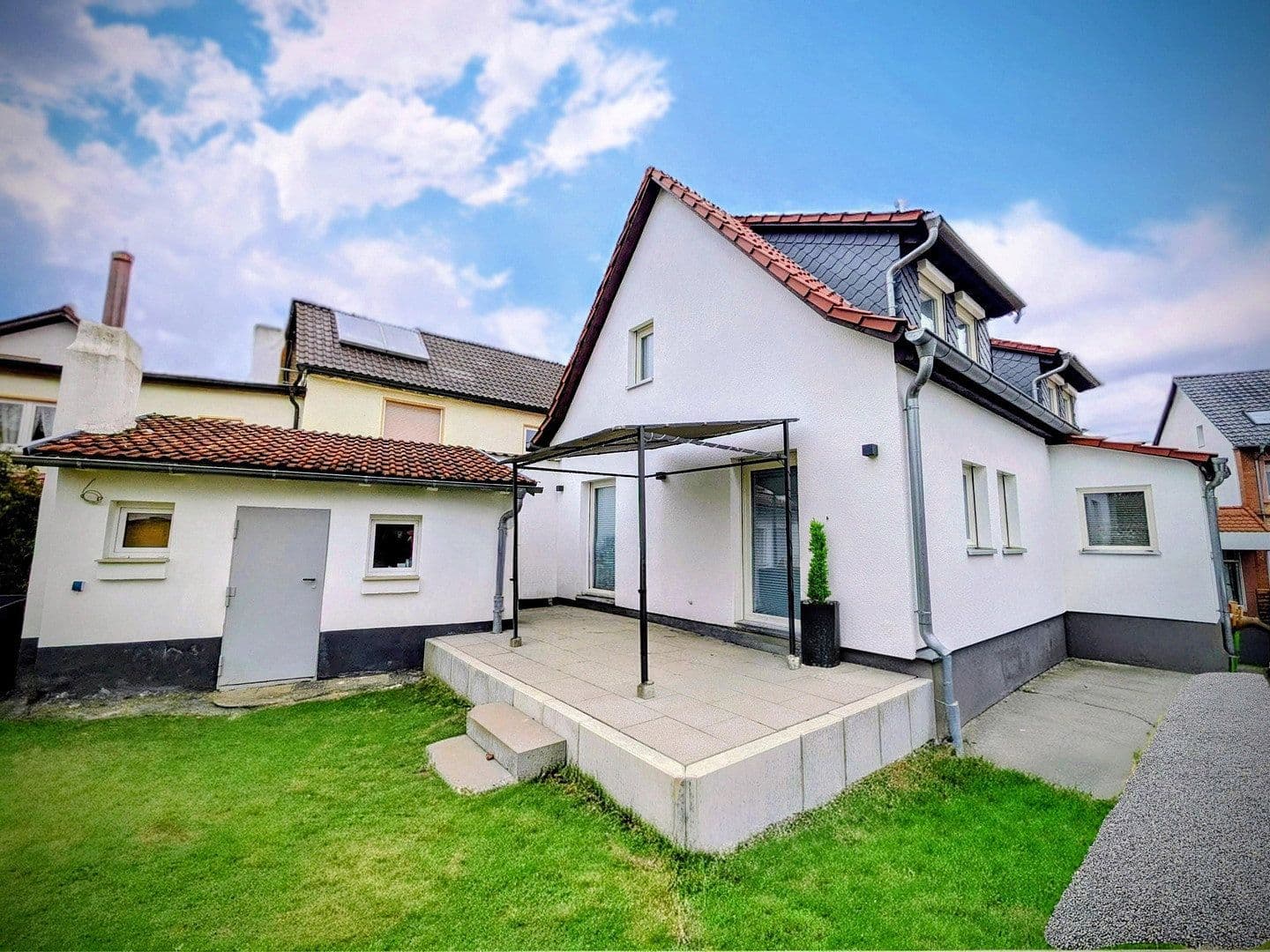 Predaj domu 117 m², pozemek 300 m², Bruchköbel, Hesensko Predaj domu 117 m², pozemek 300 m², Bruchköbel, Hesensko