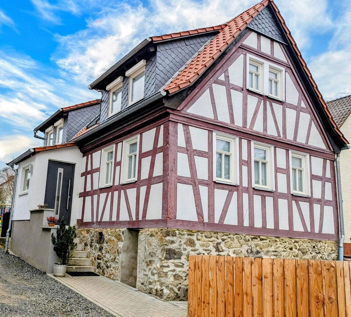 Predaj domu 117 m², pozemek 300 m², Bruchköbel, Hesensko Predaj domu 117 m², pozemek 300 m², Bruchköbel, Hesensko