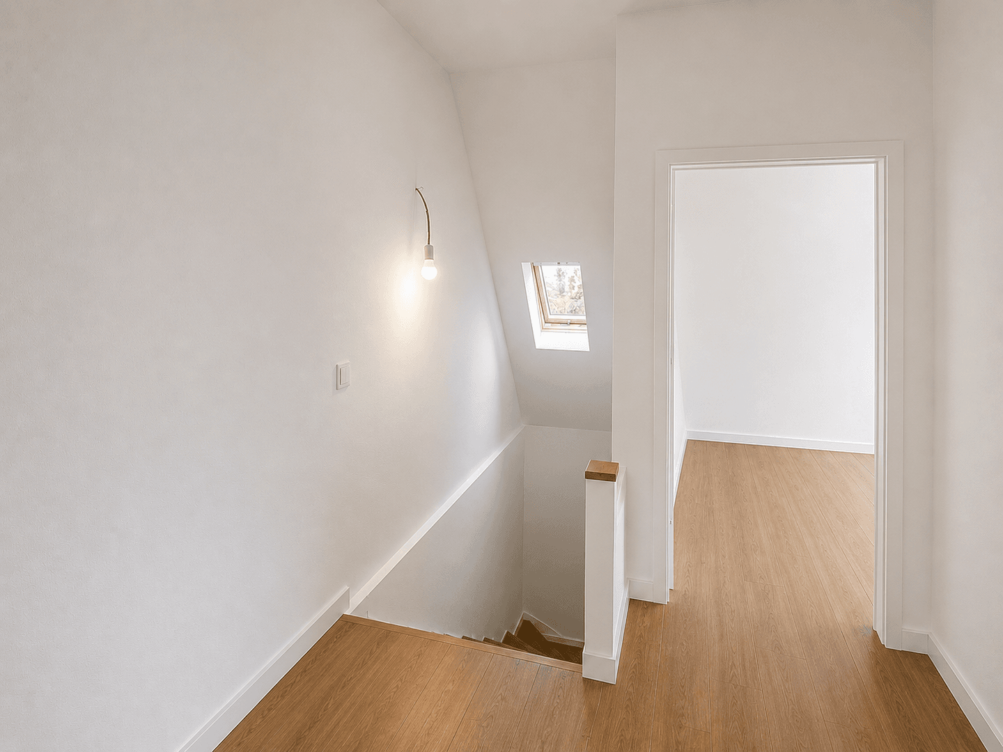 Prenájom domu 130 m², pozemek 461 m², Cottbus, Brandenbursko Prenájom domu 130 m², pozemek 461 m², Cottbus, Brandenbursko
