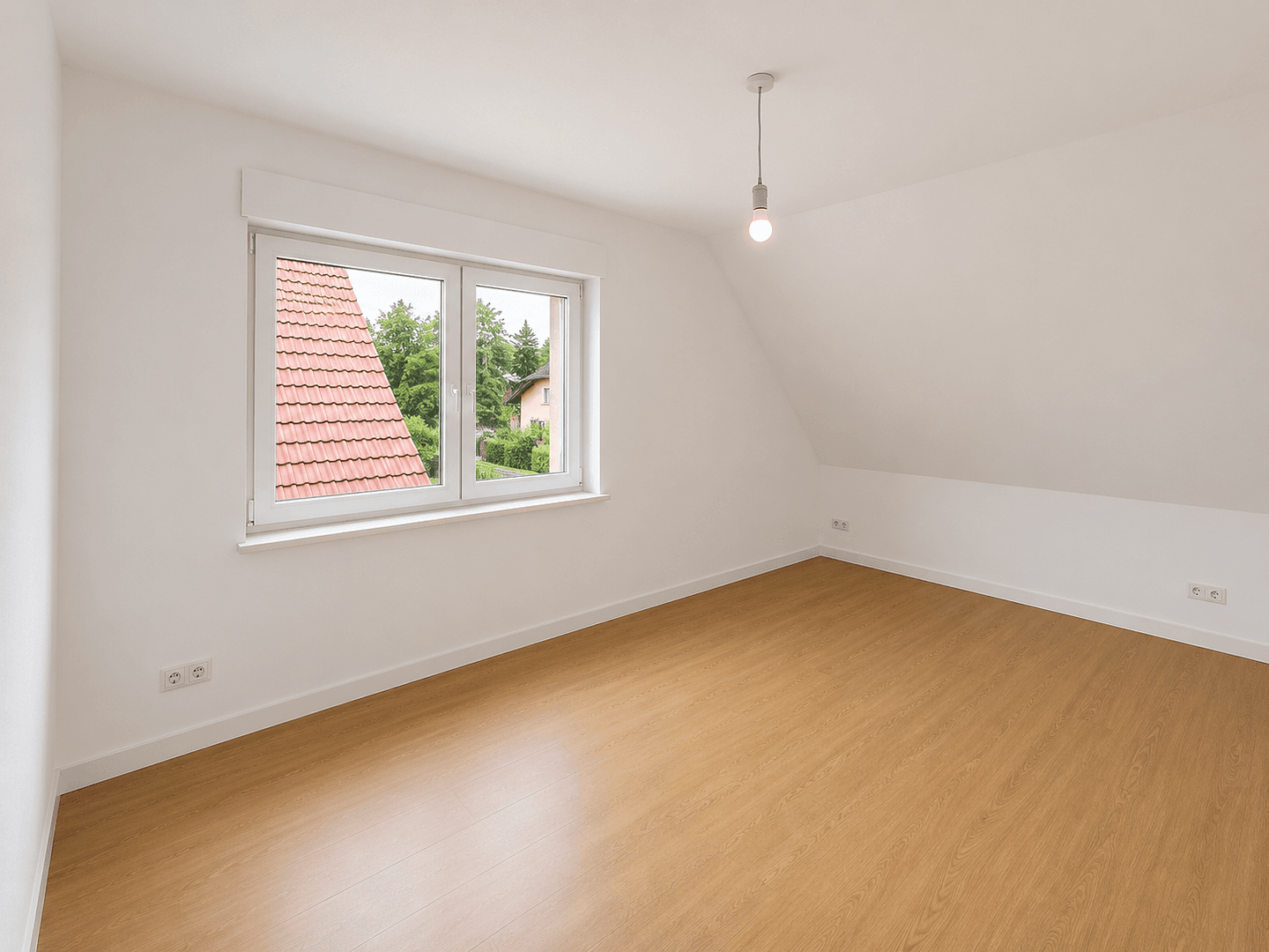 Prenájom domu 130 m², pozemek 461 m², Cottbus, Brandenbursko Prenájom domu 130 m², pozemek 461 m², Cottbus, Brandenbursko