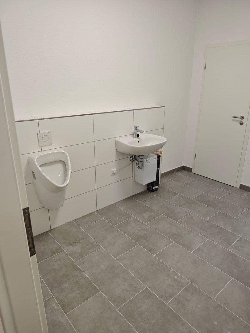 Prenájom kancelárie 30 m², Karlsruhe, Bádensko-Wurttembersko Prenájom kancelárie 30 m², Karlsruhe, Bádensko-Wurttembersko