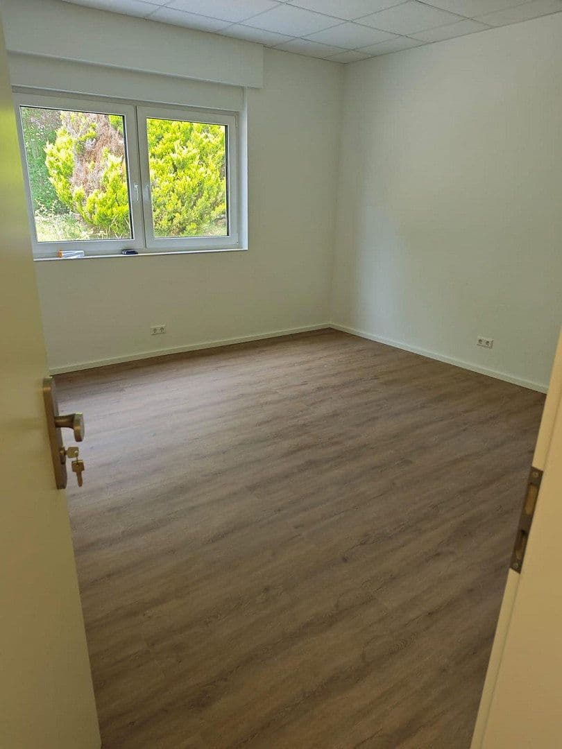 Prenájom kancelárie 30 m², Karlsruhe, Bádensko-Wurttembersko Prenájom kancelárie 30 m², Karlsruhe, Bádensko-Wurttembersko