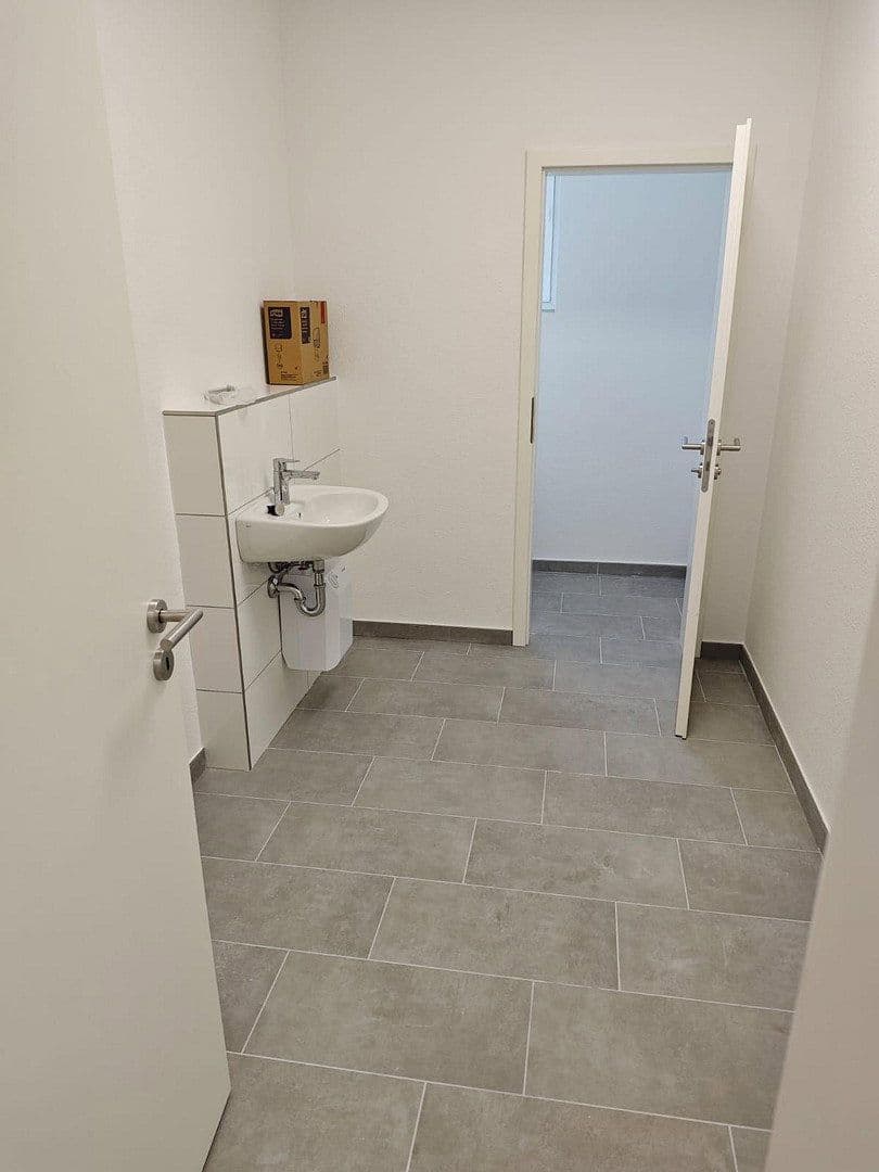 Prenájom kancelárie 30 m², Karlsruhe, Bádensko-Wurttembersko Prenájom kancelárie 30 m², Karlsruhe, Bádensko-Wurttembersko