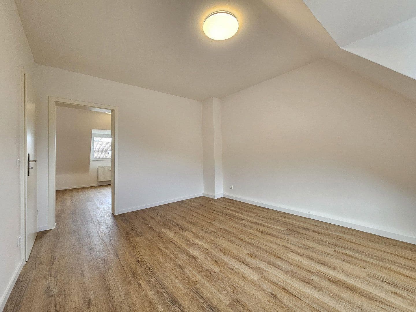 Prenájom bytu 4-izbový 75 m², Ernestinenstr. 17, Essen, Severné Porýnie - Westfálsko Prenájom bytu 4-izbový 75 m², Ernestinenstr. 17, Essen, Severné Porýnie - Westfálsko