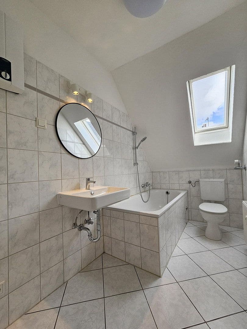 Prenájom bytu 4-izbový 75 m², Ernestinenstr. 17, Essen, Severné Porýnie - Westfálsko Prenájom bytu 4-izbový 75 m², Ernestinenstr. 17, Essen, Severné Porýnie - Westfálsko