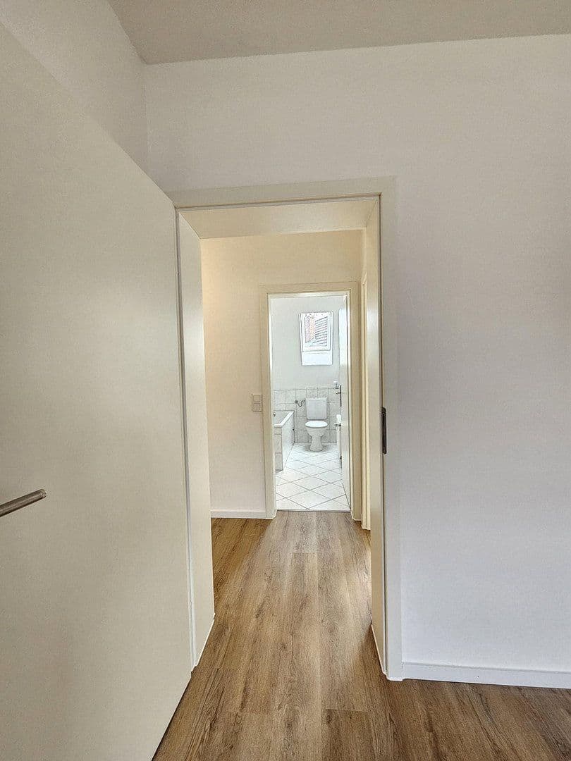 Prenájom bytu 4-izbový 75 m², Ernestinenstr. 17, Essen, Severné Porýnie - Westfálsko Prenájom bytu 4-izbový 75 m², Ernestinenstr. 17, Essen, Severné Porýnie - Westfálsko