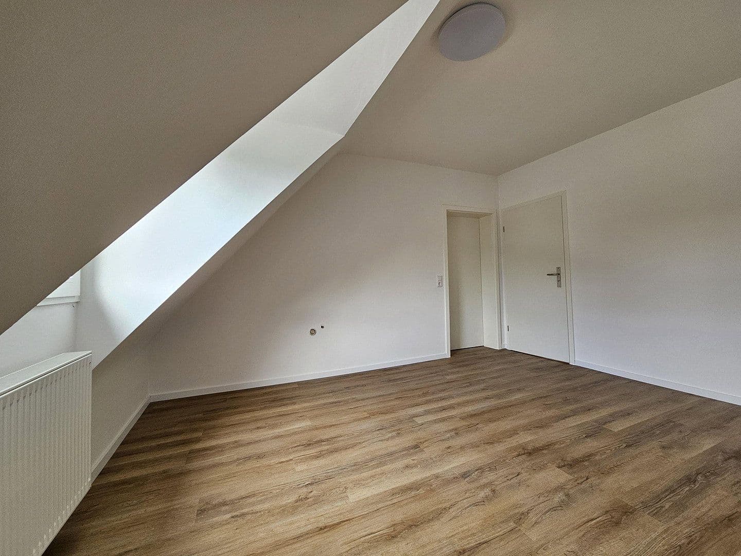 Prenájom bytu 4-izbový 75 m², Ernestinenstr. 17, Essen, Severné Porýnie - Westfálsko Prenájom bytu 4-izbový 75 m², Ernestinenstr. 17, Essen, Severné Porýnie - Westfálsko