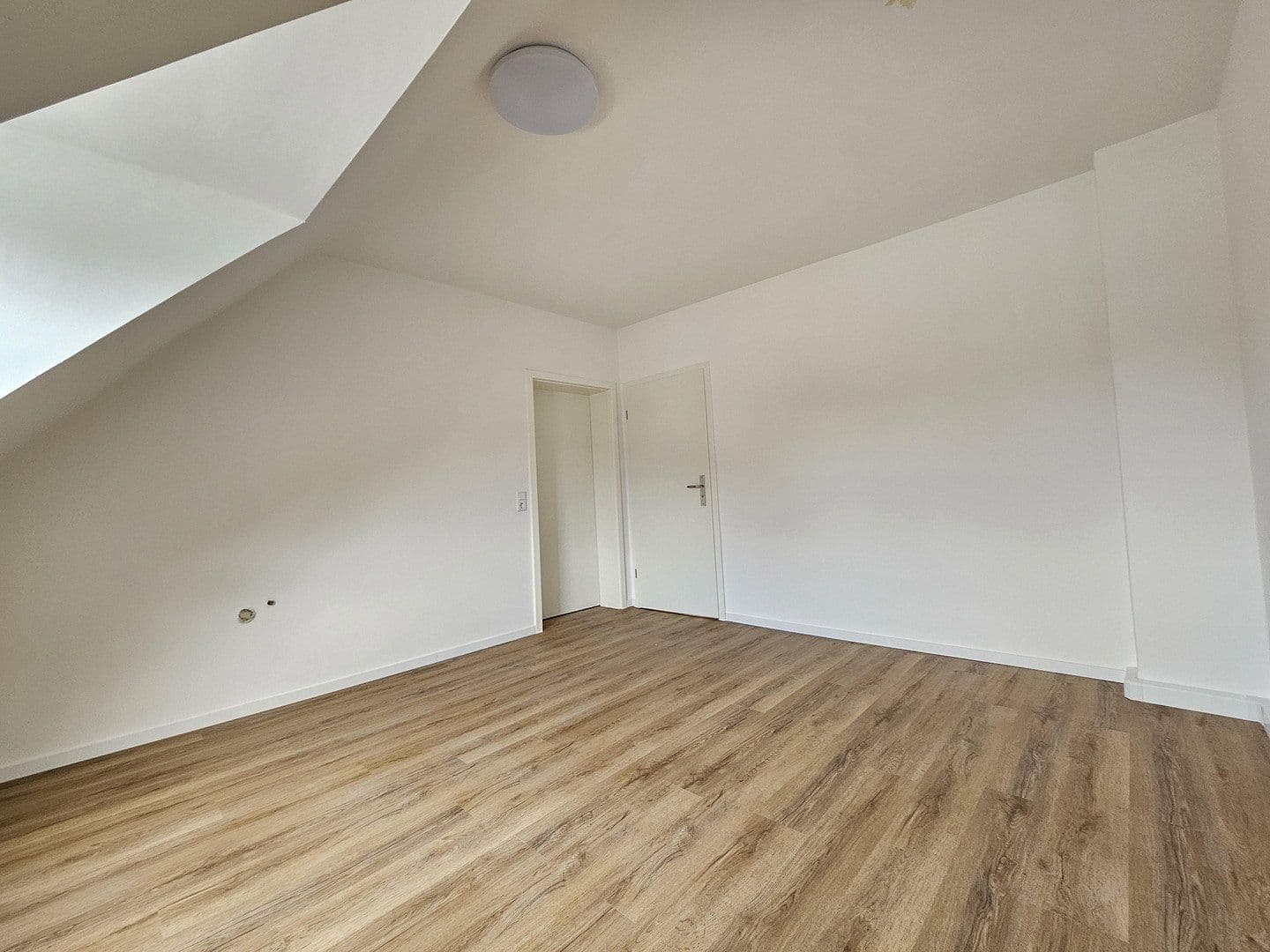 Prenájom bytu 4-izbový 75 m², Ernestinenstr. 17, Essen, Severné Porýnie - Westfálsko Prenájom bytu 4-izbový 75 m², Ernestinenstr. 17, Essen, Severné Porýnie - Westfálsko