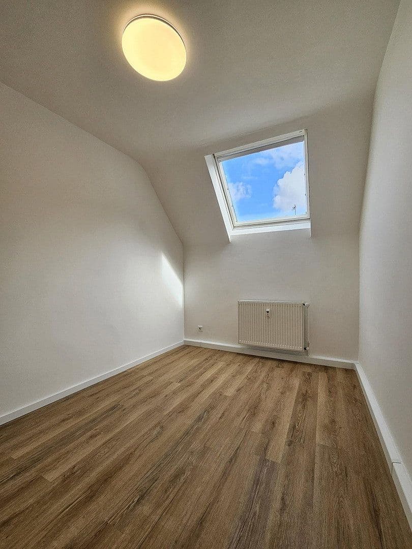 Prenájom bytu 4-izbový 75 m², Ernestinenstr. 17, Essen, Severné Porýnie - Westfálsko Prenájom bytu 4-izbový 75 m², Ernestinenstr. 17, Essen, Severné Porýnie - Westfálsko