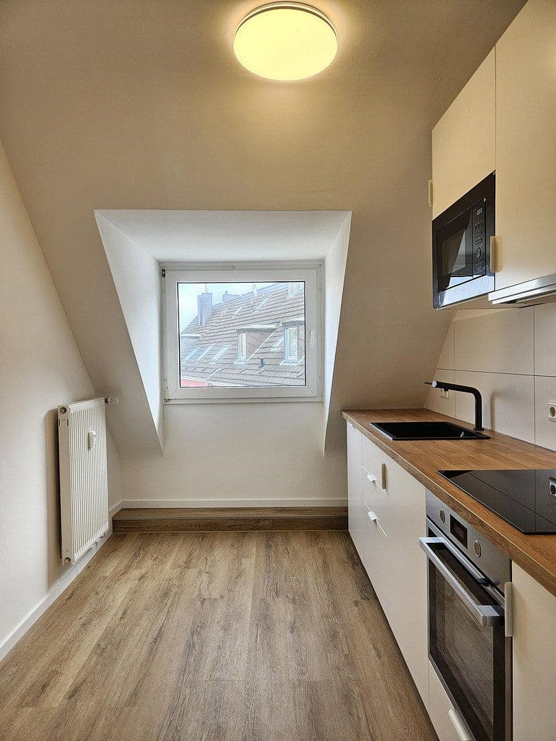 Prenájom bytu 4-izbový 75 m², Ernestinenstr. 17, Essen, Severné Porýnie - Westfálsko Prenájom bytu 4-izbový 75 m², Ernestinenstr. 17, Essen, Severné Porýnie - Westfálsko