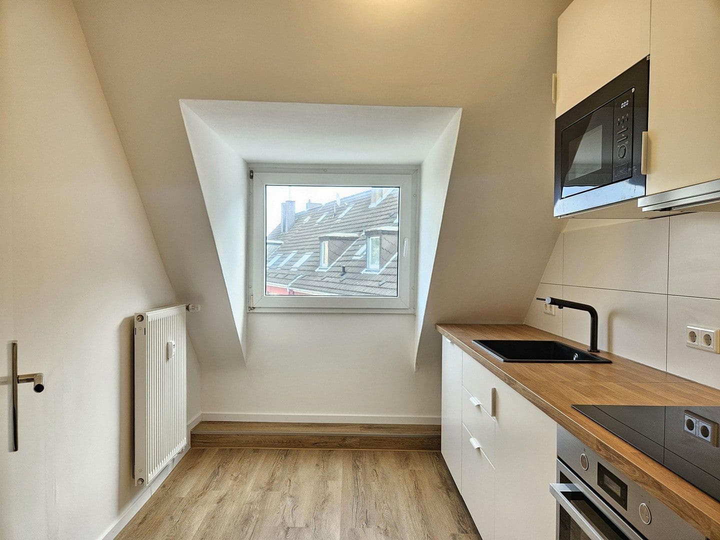 Prenájom bytu 4-izbový 75 m², Ernestinenstr. 17, Essen, Severné Porýnie - Westfálsko Prenájom bytu 4-izbový 75 m², Ernestinenstr. 17, Essen, Severné Porýnie - Westfálsko