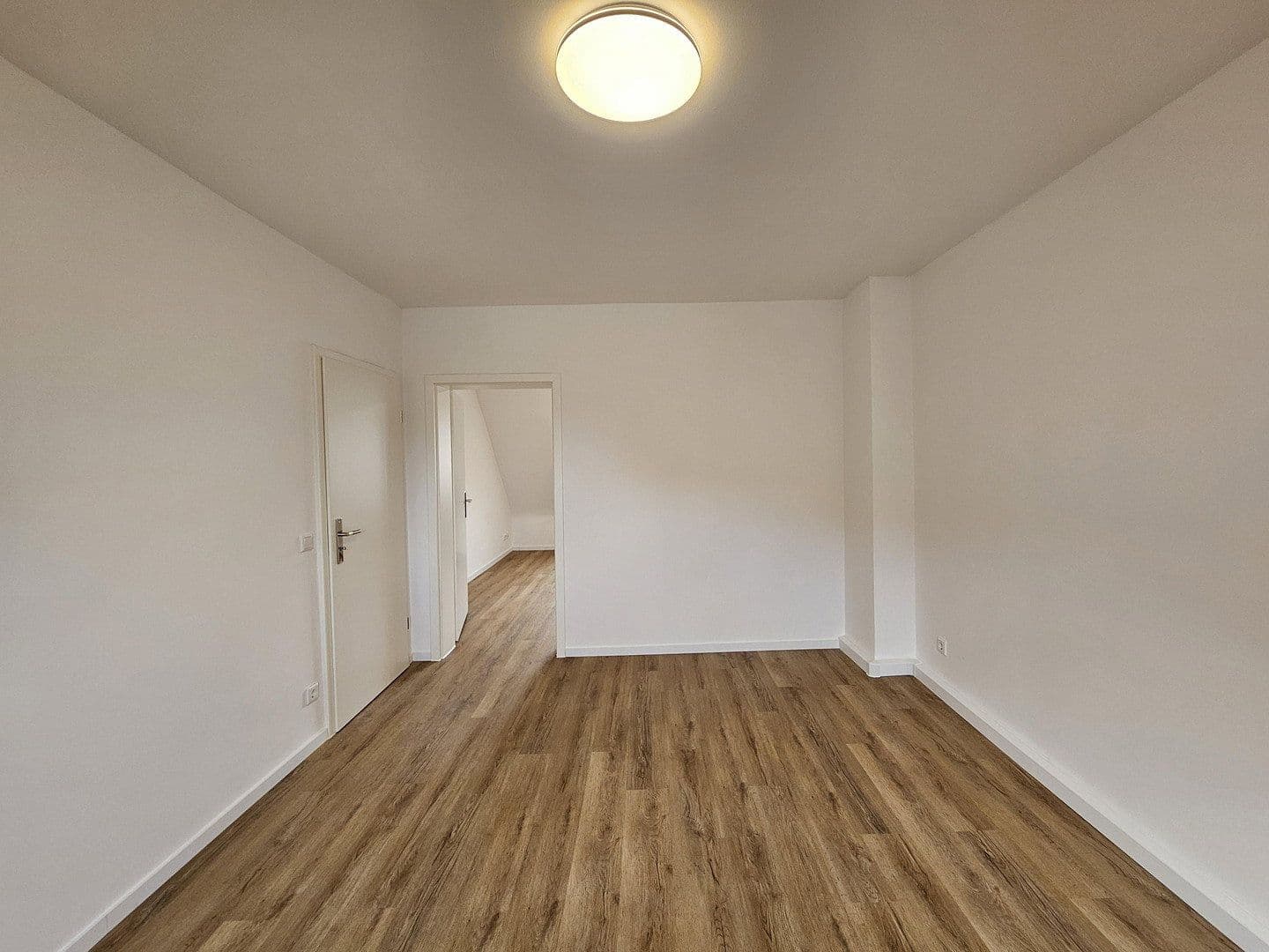 Prenájom bytu 4-izbový 75 m², Ernestinenstr. 17, Essen, Severné Porýnie - Westfálsko Prenájom bytu 4-izbový 75 m², Ernestinenstr. 17, Essen, Severné Porýnie - Westfálsko