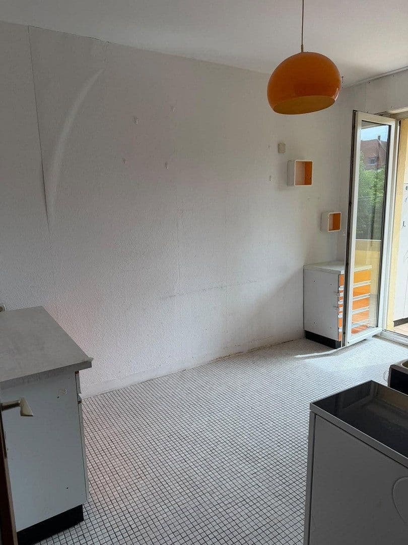 Prenájom bytu 2-izbový 74 m², Geibelstr. 15, Karlsruhe, Bádensko-Wurttembersko Prenájom bytu 2-izbový 74 m², Geibelstr. 15, Karlsruhe, Bádensko-Wurttembersko
