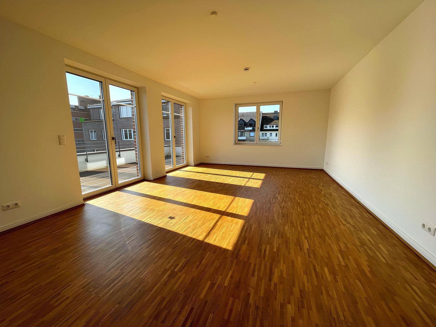 Prenájom bytu 3-izbový 105 m², Schulstraße 60a, Elmshorn, Šlezvicko-Holštajnsko Prenájom bytu 3-izbový 105 m², Schulstraße 60a, Elmshorn, Šlezvicko-Holštajnsko