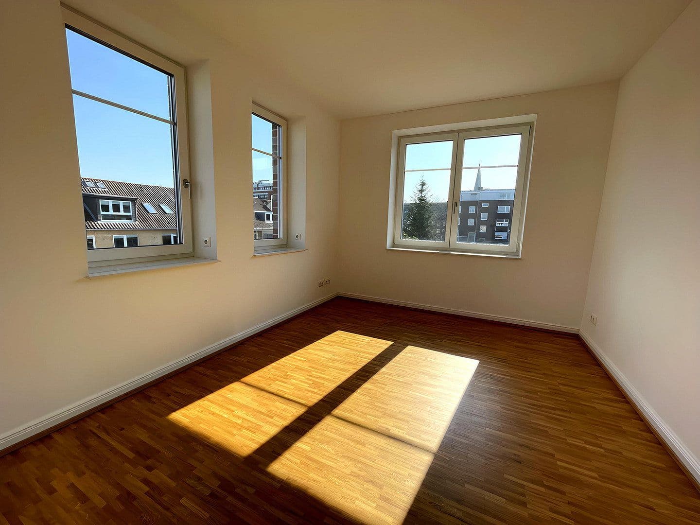 Prenájom bytu 3-izbový 105 m², Schulstraße 60a, Elmshorn, Šlezvicko-Holštajnsko Prenájom bytu 3-izbový 105 m², Schulstraße 60a, Elmshorn, Šlezvicko-Holštajnsko