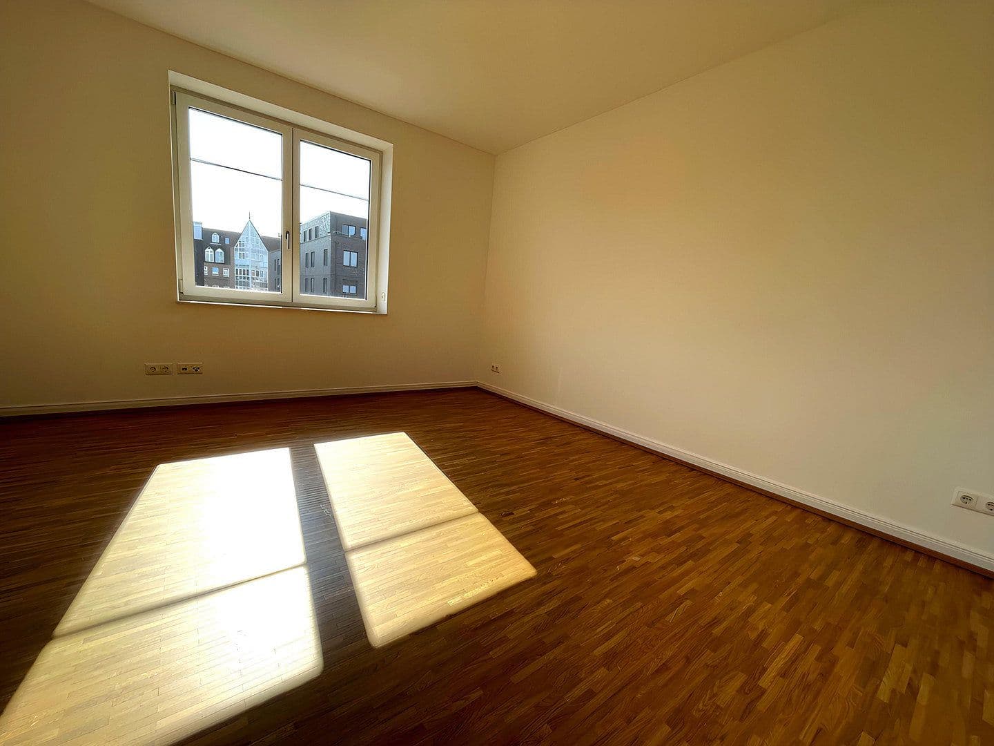 Prenájom bytu 3-izbový 105 m², Schulstraße 60a, Elmshorn, Šlezvicko-Holštajnsko Prenájom bytu 3-izbový 105 m², Schulstraße 60a, Elmshorn, Šlezvicko-Holštajnsko