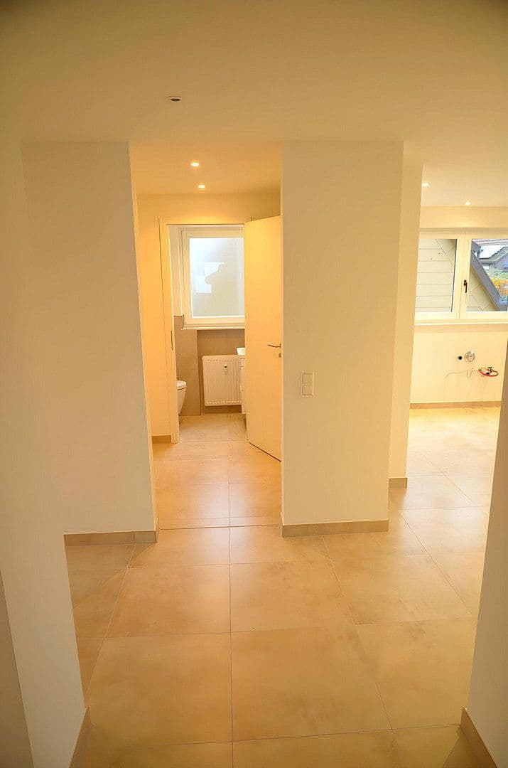 Prenájom bytu 5-izbový 126 m², Schulstraße 33, Leinfelden-Echterdingen, Bádensko-Wurttembersko Prenájom bytu 5-izbový 126 m², Schulstraße 33, Leinfelden-Echterdingen, Bádensko-Wurttembersko