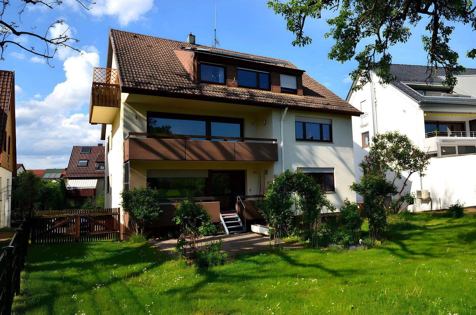 Prenájom bytu 5-izbový 126 m², Schulstraße 33, Leinfelden-Echterdingen, Bádensko-Wurttembersko Prenájom bytu 5-izbový 126 m², Schulstraße 33, Leinfelden-Echterdingen, Bádensko-Wurttembersko
