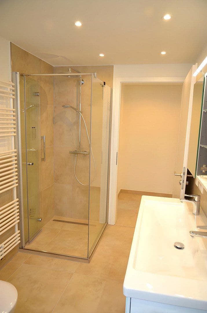 Prenájom bytu 5-izbový 126 m², Schulstraße 33, Leinfelden-Echterdingen, Bádensko-Wurttembersko Prenájom bytu 5-izbový 126 m², Schulstraße 33, Leinfelden-Echterdingen, Bádensko-Wurttembersko