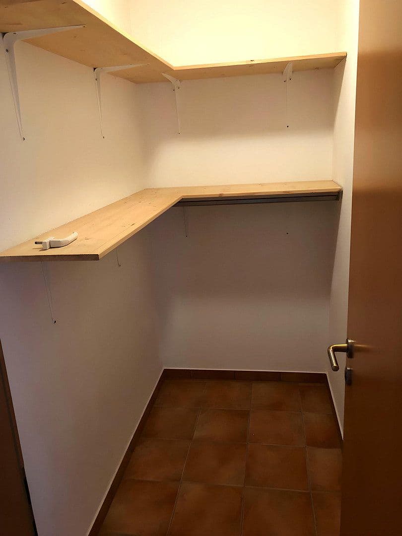 Prenájom bytu 5-izbový 135 m², Schulstraße 30, Pohlheim, Hesensko Prenájom bytu 5-izbový 135 m², Schulstraße 30, Pohlheim, Hesensko