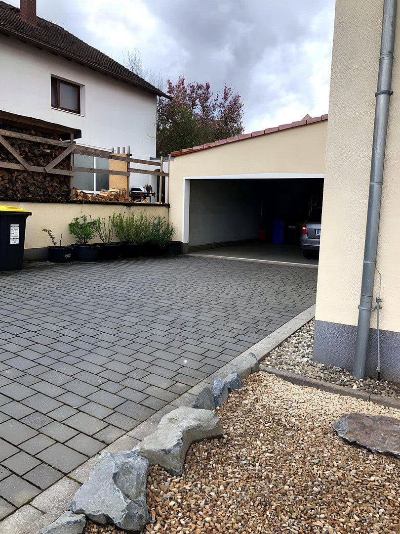 Prenájom bytu 5-izbový 135 m², Schulstraße 30, Pohlheim, Hesensko Prenájom bytu 5-izbový 135 m², Schulstraße 30, Pohlheim, Hesensko