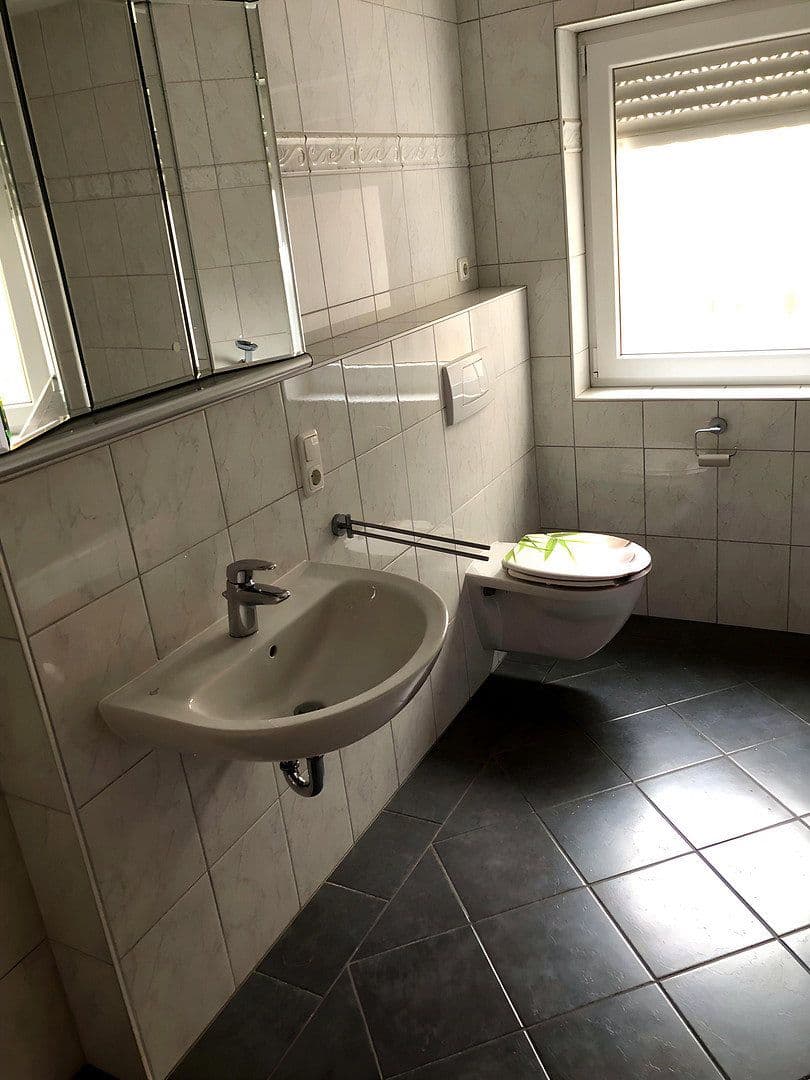 Prenájom bytu 5-izbový 135 m², Schulstraße 30, Pohlheim, Hesensko Prenájom bytu 5-izbový 135 m², Schulstraße 30, Pohlheim, Hesensko