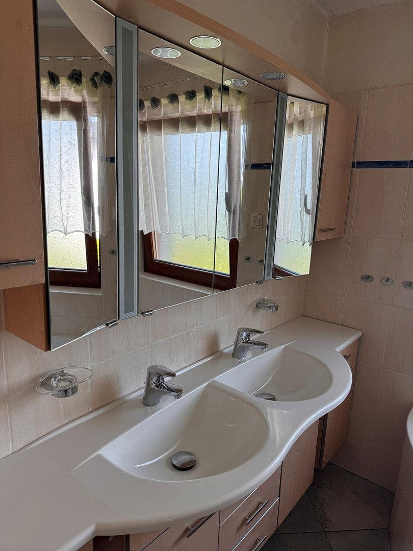 Predaj domu 140 m², pozemek 700 m², Hüttenberg, Hesensko Predaj domu 140 m², pozemek 700 m², Hüttenberg, Hesensko