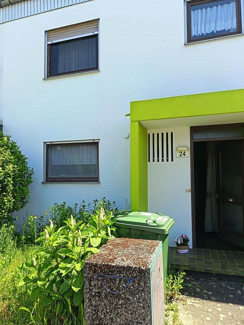 Predaj domu 165 m², pozemek 156 m², Linkenheim-Hochstetten, Bádensko-Wurttembersko Predaj domu 165 m², pozemek 156 m², Linkenheim-Hochstetten, Bádensko-Wurttembersko