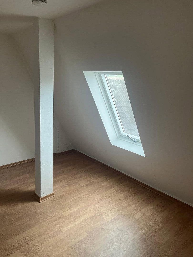 Prenájom bytu 3-izbový 83 m², Schillerstr 24, Bad Pyrmont, Dolné Sasko Prenájom bytu 3-izbový 83 m², Schillerstr 24, Bad Pyrmont, Dolné Sasko