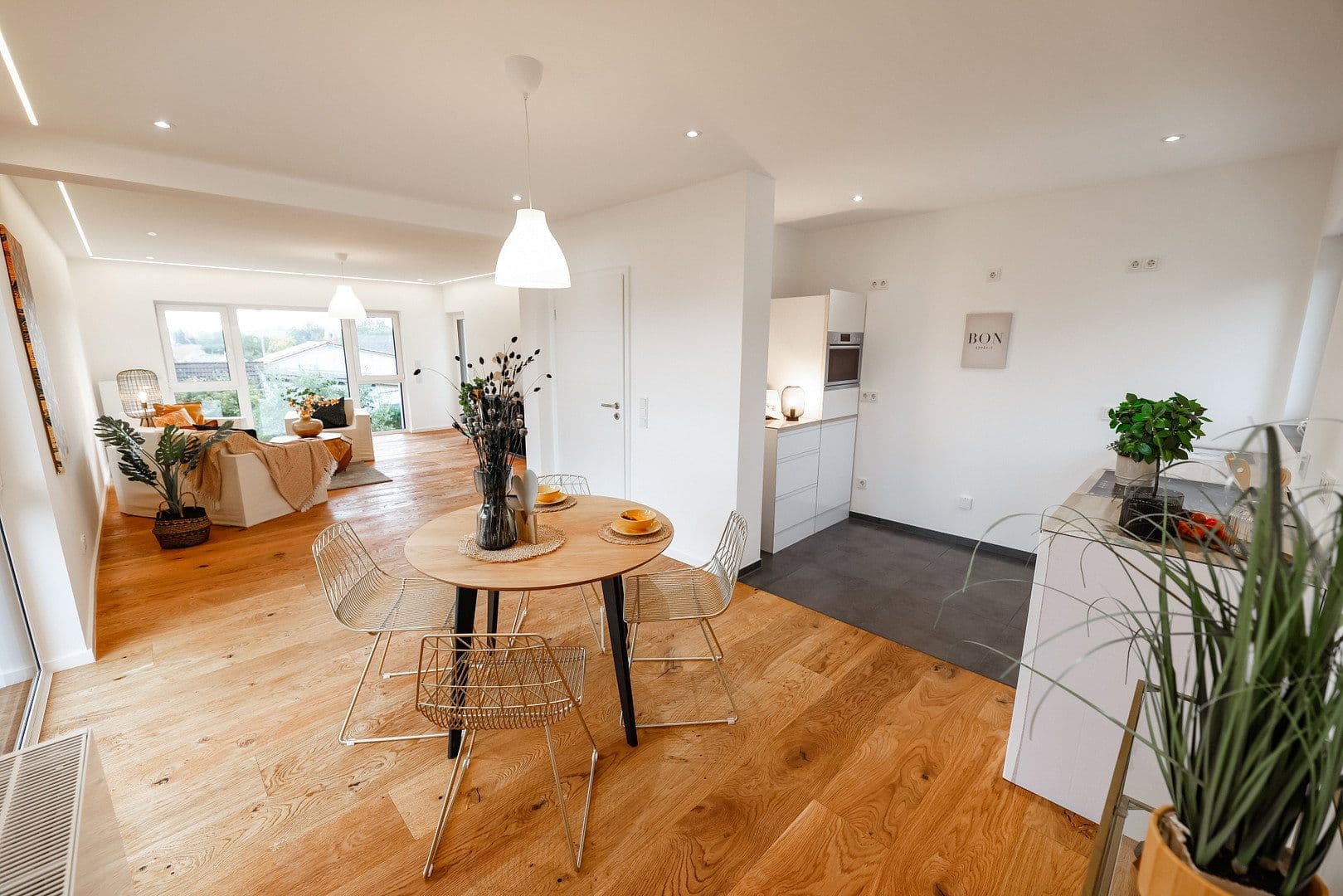 Prenájom bytu 3-izbový 88 m², Pohlheim, Hesensko Prenájom bytu 3-izbový 88 m², Pohlheim, Hesensko