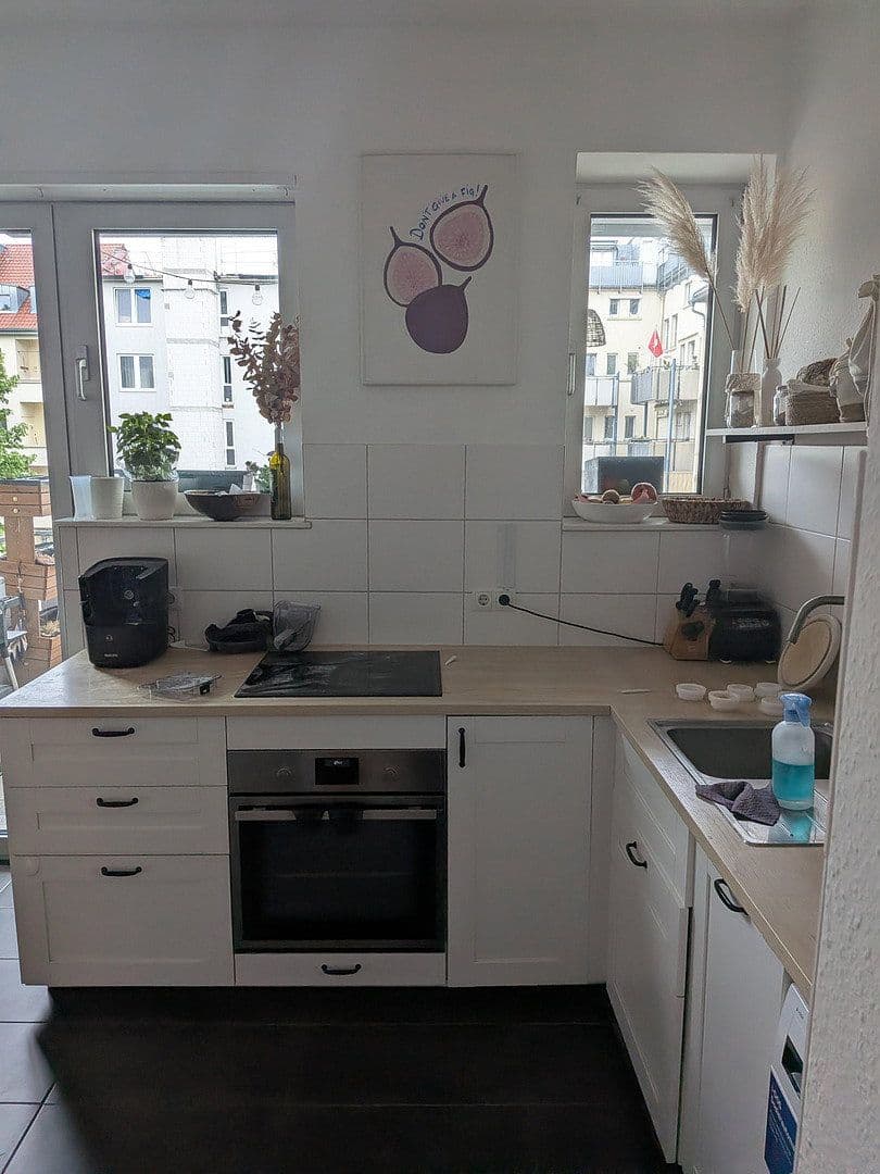 Prenájom bytu 3-izbový 103 m², Mannheim, Bádensko-Wurttembersko Prenájom bytu 3-izbový 103 m², Mannheim, Bádensko-Wurttembersko