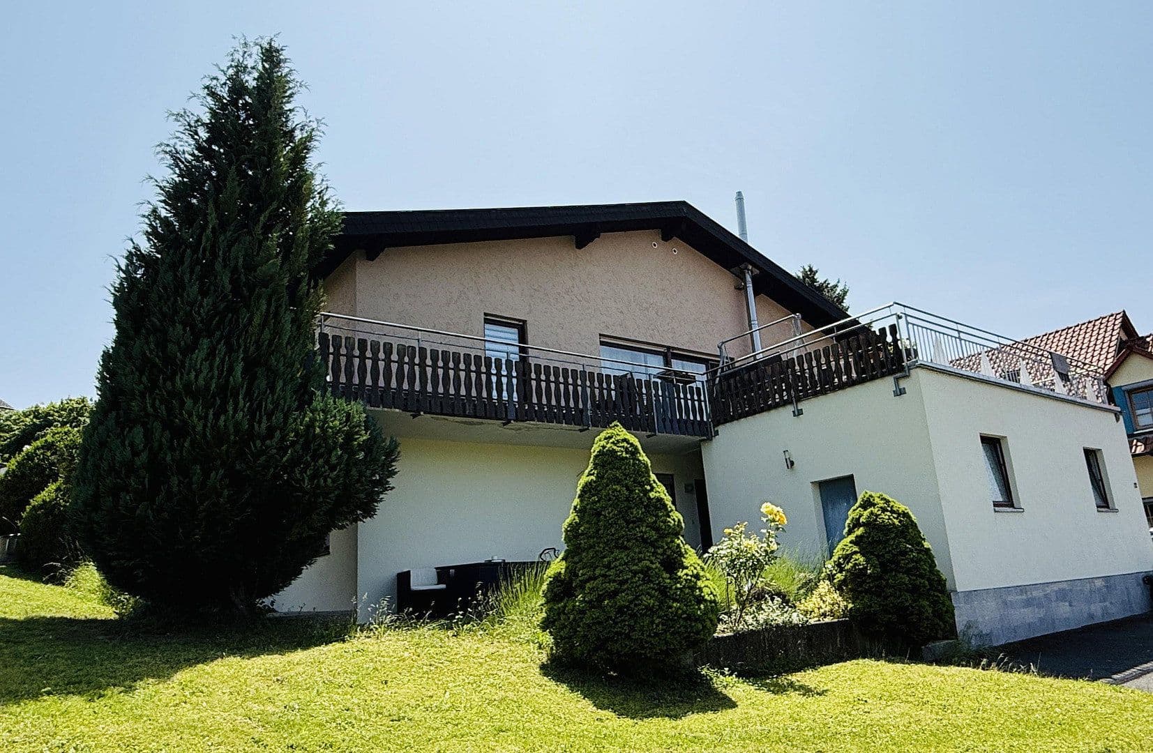 Predaj domu 250 m², pozemek 1.100 m², Lauda-Königshofen, Bádensko-Wurttembersko Predaj domu 250 m², pozemek 1.100 m², Lauda-Königshofen, Bádensko-Wurttembersko
