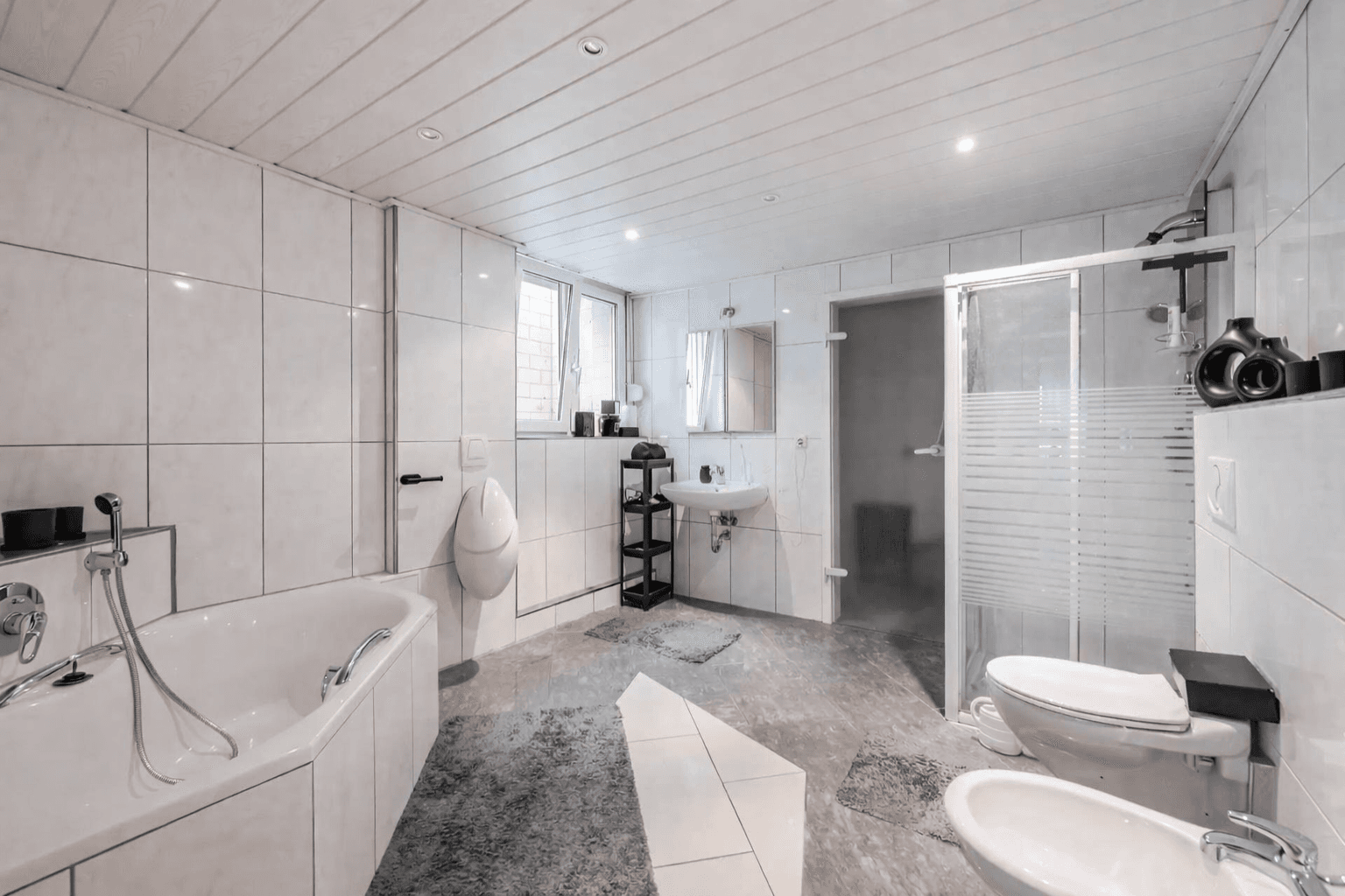 Predaj domu 250 m², pozemek 1.100 m², Lauda-Königshofen, Bádensko-Wurttembersko Predaj domu 250 m², pozemek 1.100 m², Lauda-Königshofen, Bádensko-Wurttembersko