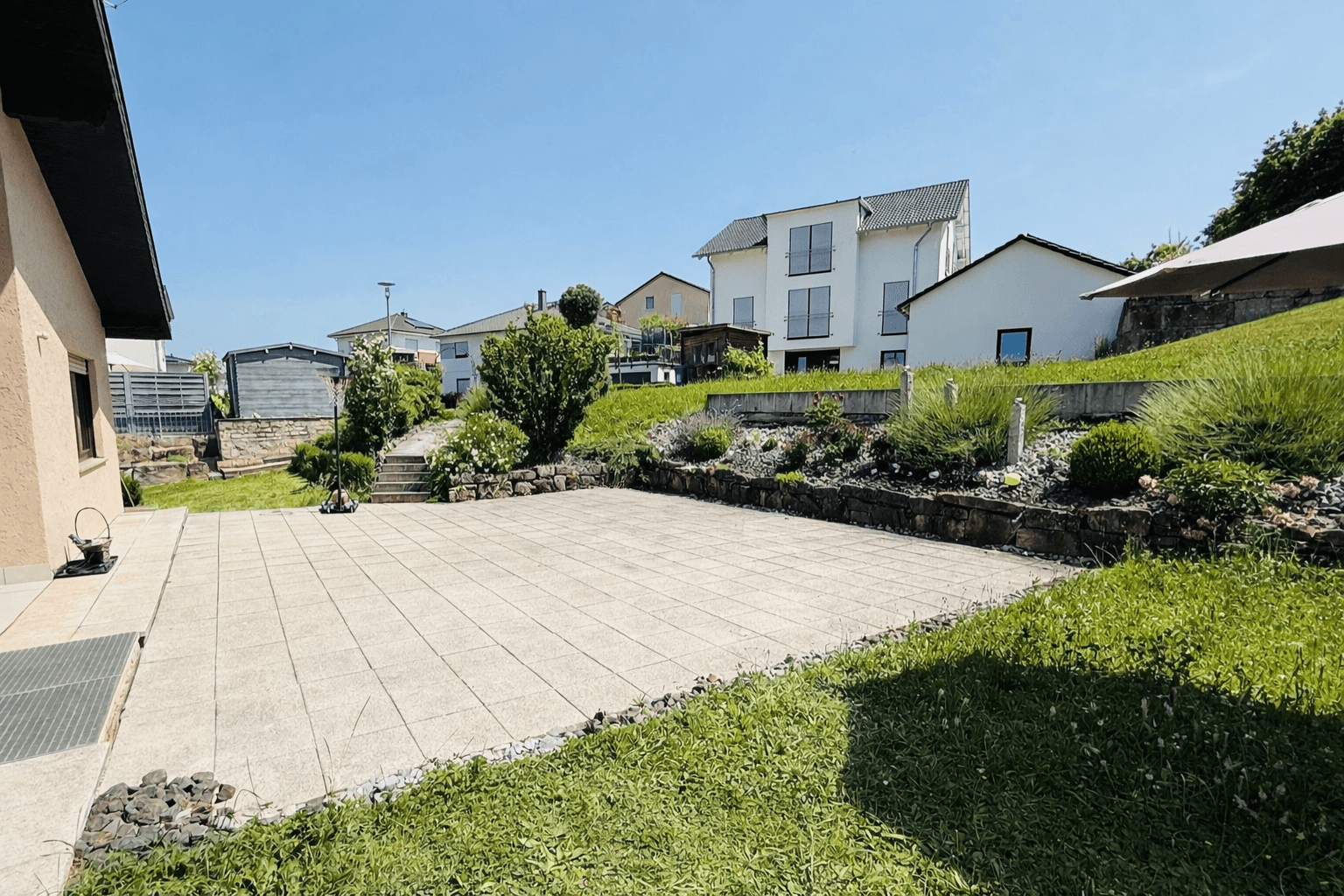 Predaj domu 250 m², pozemek 1.100 m², Lauda-Königshofen, Bádensko-Wurttembersko Predaj domu 250 m², pozemek 1.100 m², Lauda-Königshofen, Bádensko-Wurttembersko
