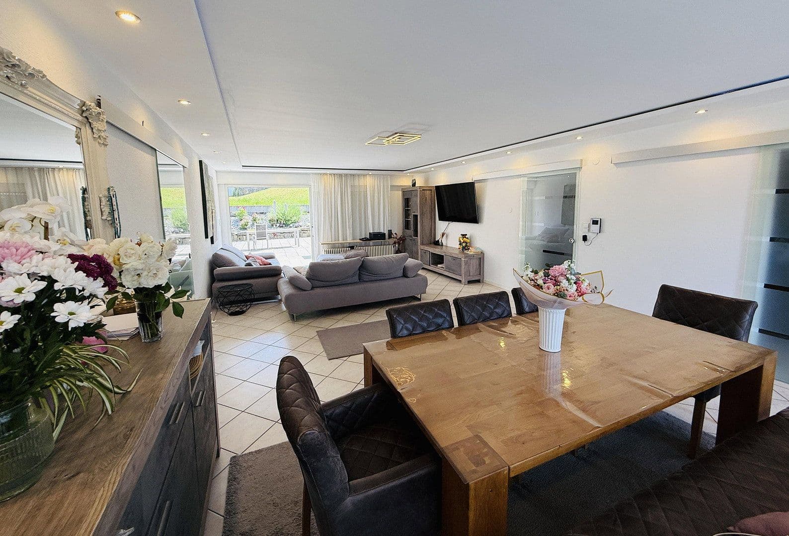Predaj domu 250 m², pozemek 1.100 m², Lauda-Königshofen, Bádensko-Wurttembersko Predaj domu 250 m², pozemek 1.100 m², Lauda-Königshofen, Bádensko-Wurttembersko
