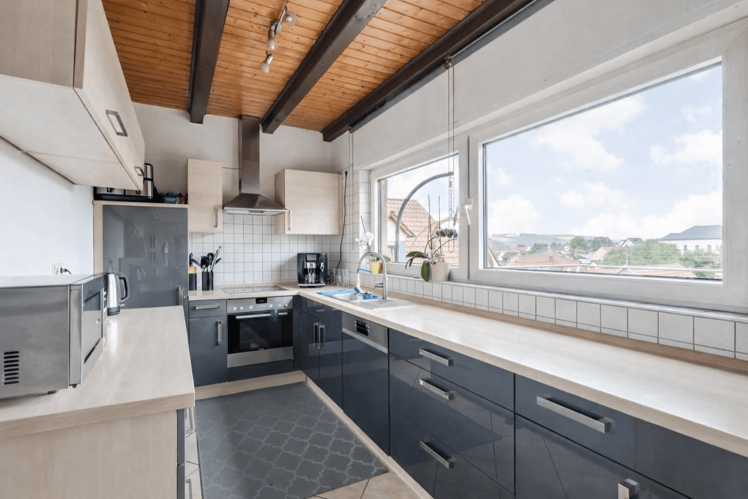 Predaj domu 250 m², pozemek 1.100 m², Lauda-Königshofen, Bádensko-Wurttembersko Predaj domu 250 m², pozemek 1.100 m², Lauda-Königshofen, Bádensko-Wurttembersko