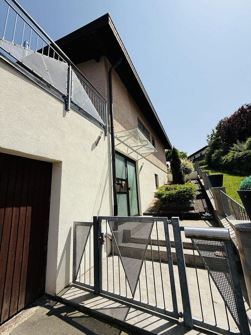 Predaj domu 250 m², pozemek 1.100 m², Lauda-Königshofen, Bádensko-Wurttembersko Predaj domu 250 m², pozemek 1.100 m², Lauda-Königshofen, Bádensko-Wurttembersko